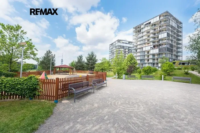 Pronájem bytu 3+kk, Praha - Žižkov, Ke kapslovně, 107 m2