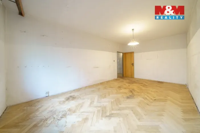 Prodej bytu 3+1, Karlovy Vary - Stará Role, Fibichova, 66 m2