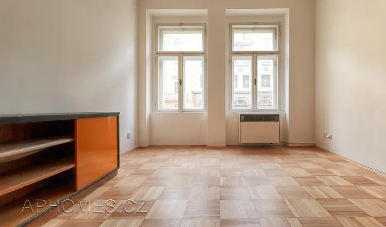 Pronájem bytu 1+kk, Praha - Nové Město, Na Moráni, 35 m2