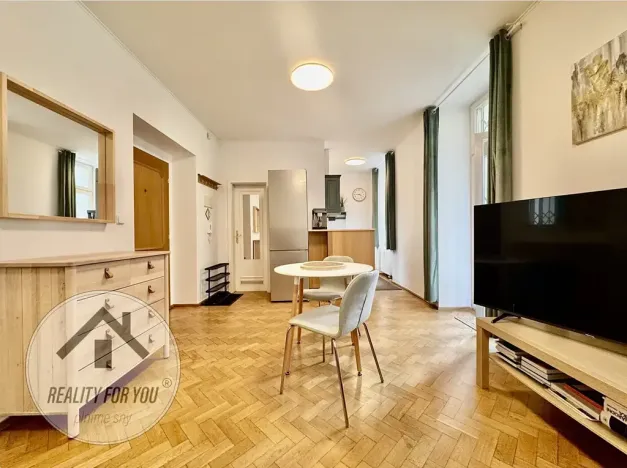 Pronájem bytu 1+kk, Praha - Smíchov, Mozartova, 44 m2