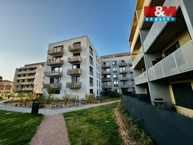 Pronájem garážového stání, Pardubice - Pardubičky, Východní, 14 m2