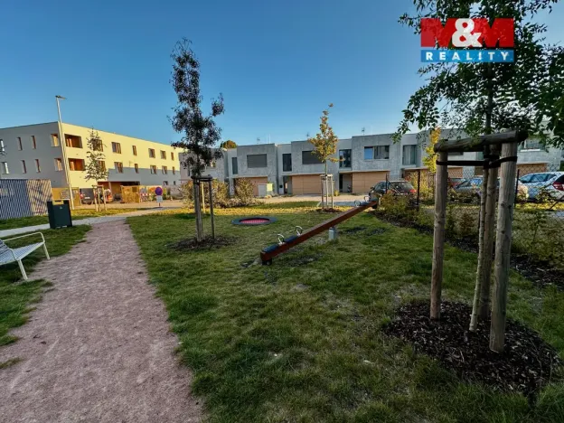Pronájem garážového stání, Pardubice - Pardubičky, Východní, 14 m2