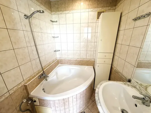 Prodej bytu 3+1, Červený Kostelec, Gen. Kratochvíla, 74 m2