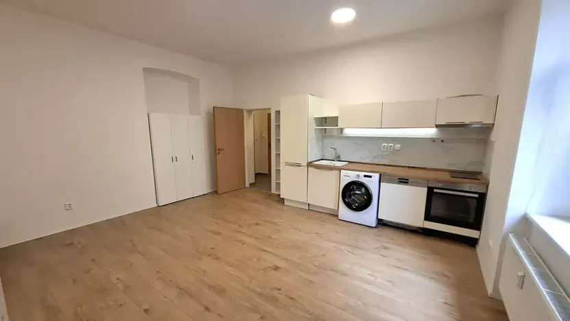 Pronájem bytu 1+kk, Praha - Vysočany, Vysočanské náměstí, 35 m2