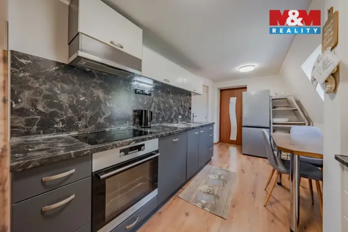 Prodej rodinného domu, Velké Karlovice, 180 m2