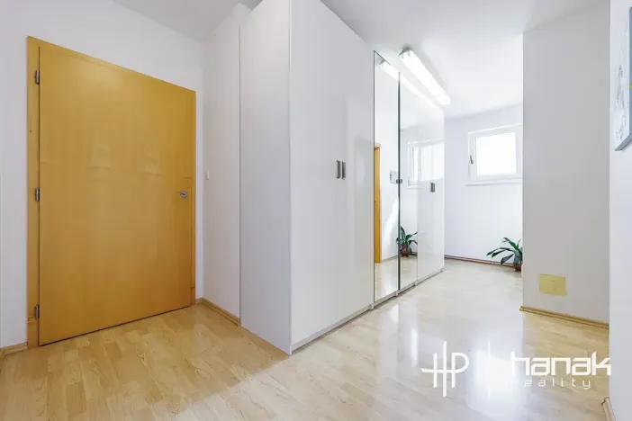 Prodej výrobních prostor, Dolany, 900 m2
