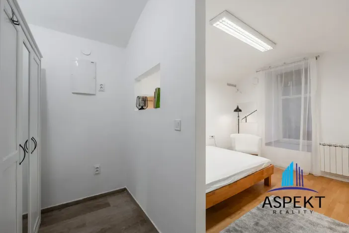 Pronájem bytu 1+kk, Praha - Žižkov, Ondříčkova, 32 m2