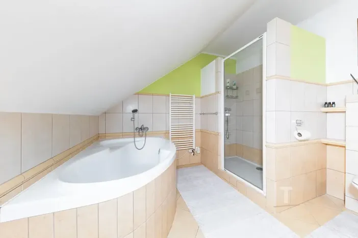 Prodej rodinného domu, Lipová-lázně, 232 m2
