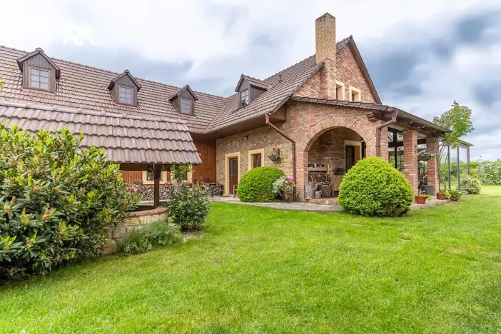 Prodej rodinného domu, Bříství, 375 m2