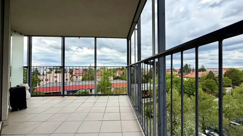 Pronájem bytu 1+kk, Praha, Malešická, 44 m2
