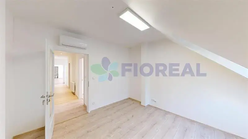 Pronájem kanceláře, Praha - Karlín, Sokolovská, 220 m2