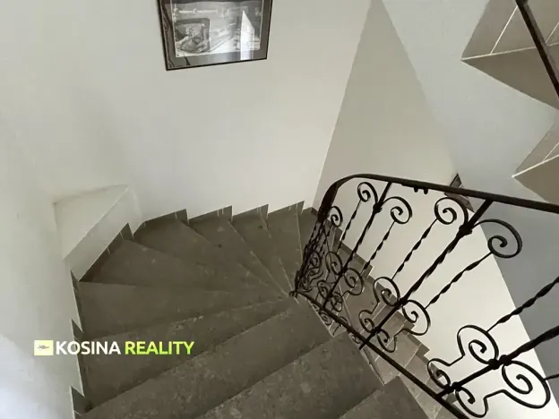 Pronájem bytu 1+1, Karlovy Vary, Závodu míru, 40 m2