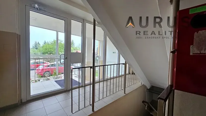 Prodej bytu 2+kk, Praha - Chodov, V průčelí, 46 m2
