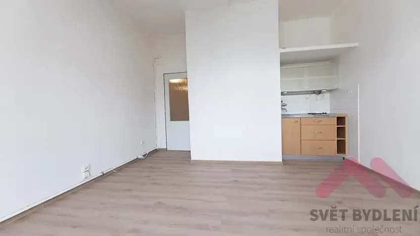 Pronájem bytu 1+kk, Praha - Vršovice, Tolstého, 27 m2