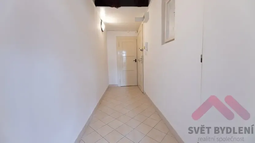 Pronájem bytu 1+kk, Praha - Vršovice, Tolstého, 27 m2