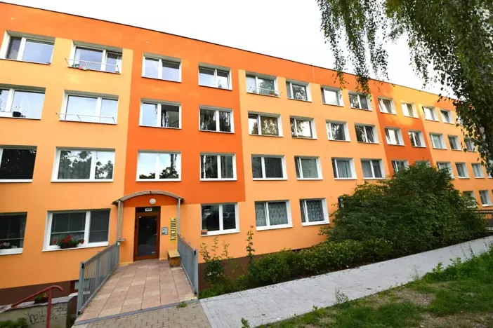 Pronájem bytu 2+kk, Králův Dvůr, Nad Stadionem, 42 m2