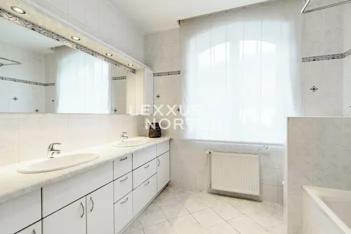 Pronájem vily, Praha - Dejvice, V Šáreckém údolí, 719 m2