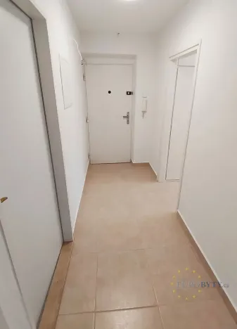 Pronájem bytu 2+1, Praha - Kobylisy, Vršní, 56 m2