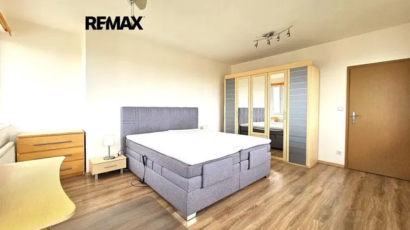 Pronájem bytu 2+kk, Praha - Řepy, Karlovarská, 59 m2