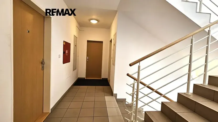 Pronájem bytu 2+kk, Praha - Řepy, Karlovarská, 59 m2