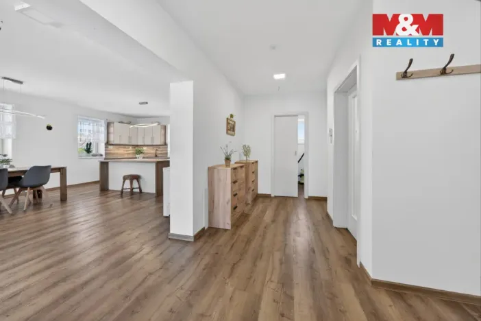 Prodej rodinného domu, Lužnice, 266 m2