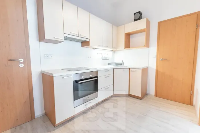 Pronájem bytu 2+kk, Praha - Vršovice, Rybalkova, 47 m2