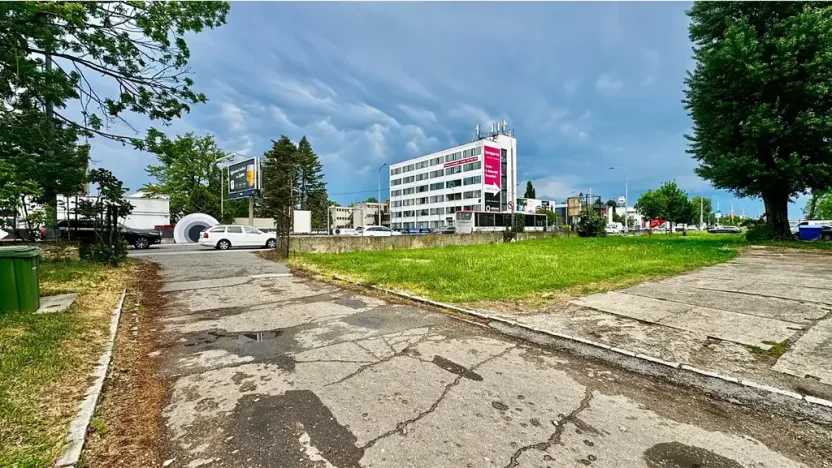 Prodej výrobních prostor, Brno, Hněvkovského, 1574 m2