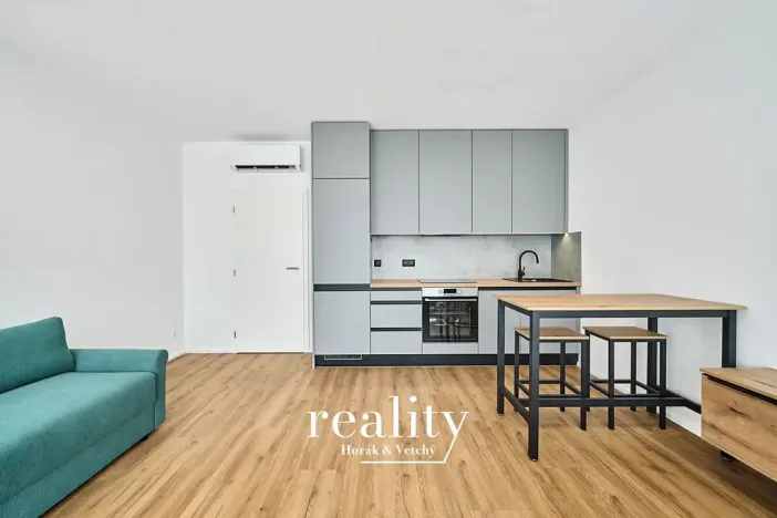 Pronájem bytu 1+kk, Znojmo, Jarošova, 37 m2