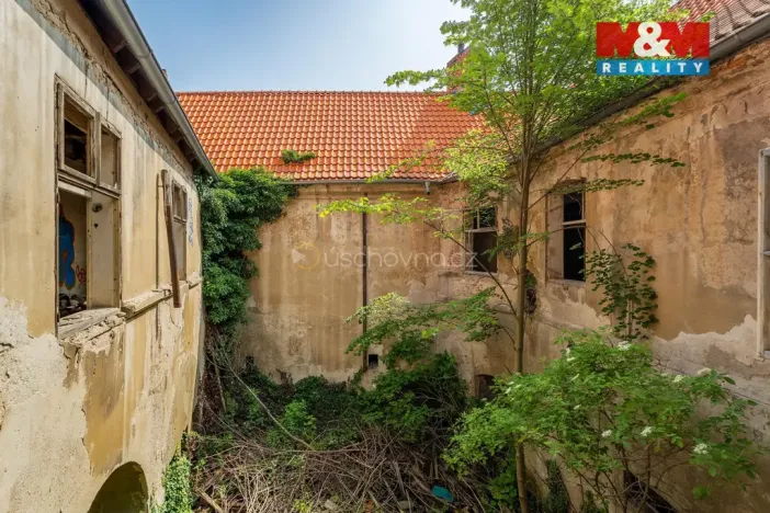 Prodej historického objektu, Zvoleněves, 5000 m2