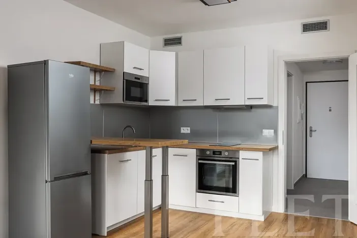 Pronájem bytu 1+kk, Praha - Vysočany, Smržových, 33 m2