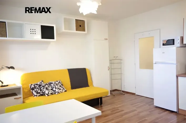 Pronájem bytu 1+kk, Praha - Kamýk, Otradovická, 37 m2