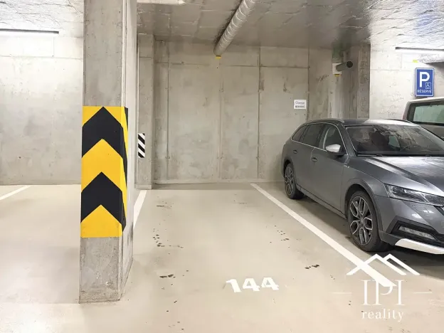 Pronájem garážového stání, Praha - Michle, V dolině, 19 m2
