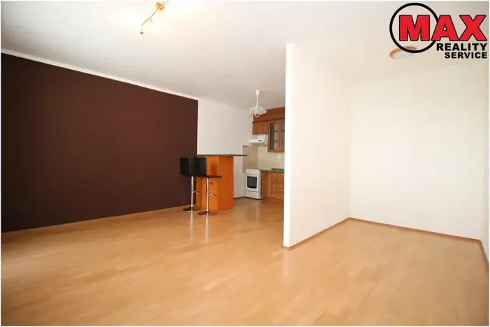 Pronájem bytu 1+kk, Praha - Troja, Hnězdenská, 36 m2