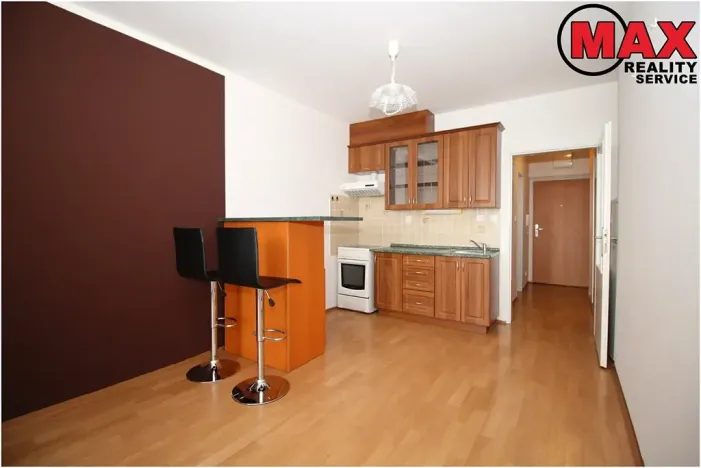Pronájem bytu 1+kk, Praha - Troja, Hnězdenská, 36 m2