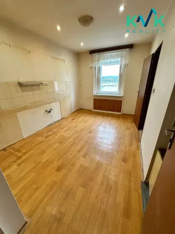 Prodej bytu 2+1, Karlovy Vary, Nejdecká, 55 m2