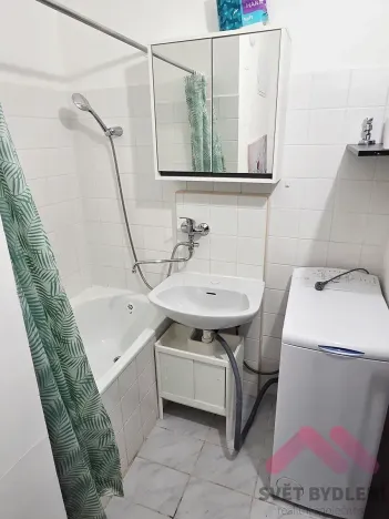 Pronájem bytu 1+kk, Praha - Modřany, Levského, 30 m2