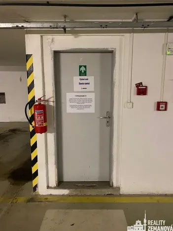 Prodej garážového stání, Praha - Stodůlky, Petržílkova, 23 m2