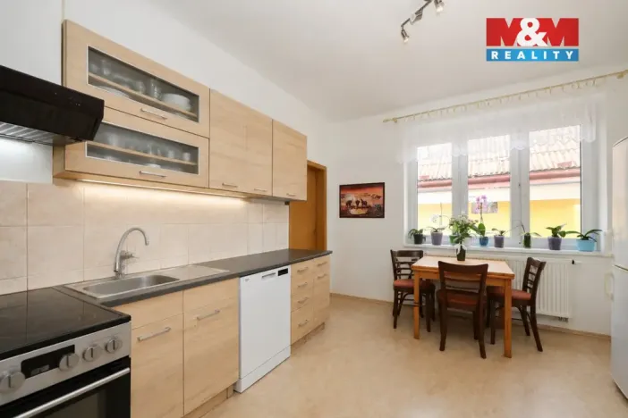 Prodej rodinného domu, Černovice, Táborská, 330 m2