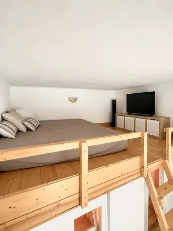 Pronájem bytu 1+kk, Praha - Košíře, Vrchlického, 27 m2