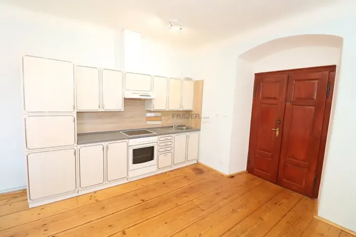 Pronájem bytu 1+kk, Uhlířské Janovice, Václavské náměstí, 26 m2