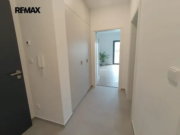 Pronájem bytu 1+kk, Praha - Uhříněves, Douchova, 35 m2