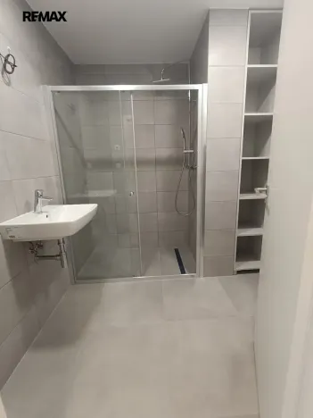 Pronájem bytu 1+kk, Praha - Uhříněves, Douchova, 35 m2