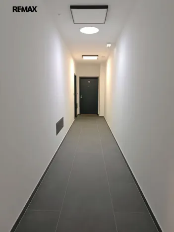 Pronájem bytu 1+kk, Praha - Uhříněves, Douchova, 35 m2