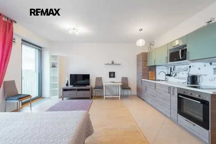 Pronájem bytu 1+kk, Praha - Žižkov, Olšanská, 37 m2