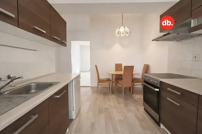 Prodej bytu 2+1, Karlovy Vary, Sokolovská, 77 m2