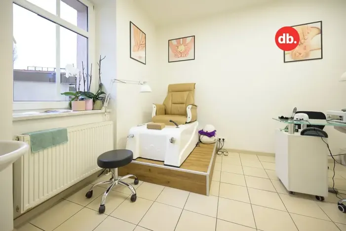 Pronájem obchodního prostoru, Karlovy Vary, Nejdecká, 16 m2