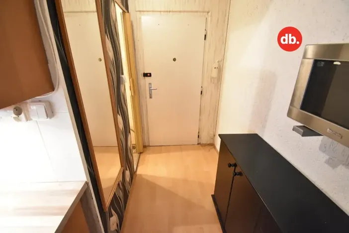 Pronájem bytu 1+1, Karlovy Vary, Maďarská, 36 m2