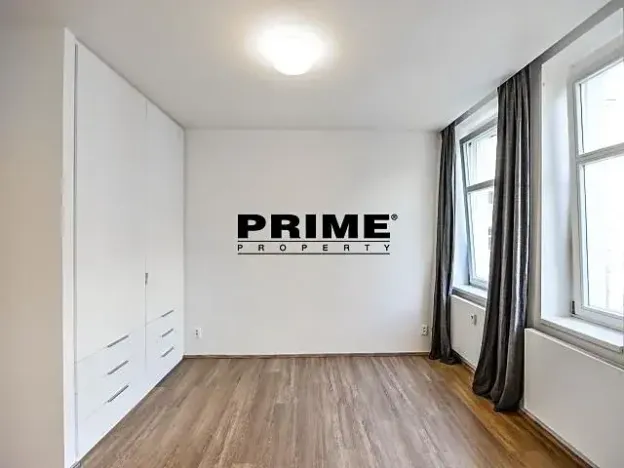 Pronájem bytu 1+kk, Praha - Vinohrady, Lucemburská, 30 m2
