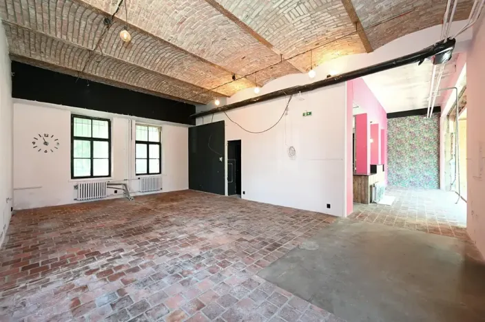 Pronájem restaurace, Hradec Králové, Pospíšilova, 159 m2