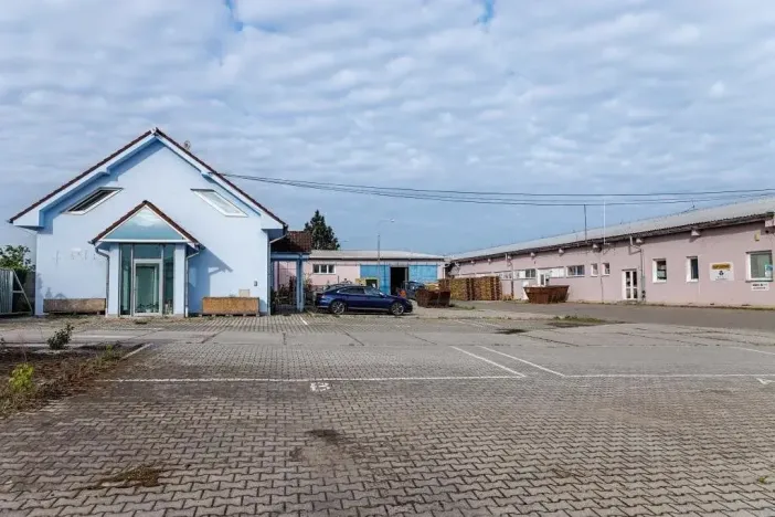 Prodej obchodního prostoru, Milčice, 5167 m2